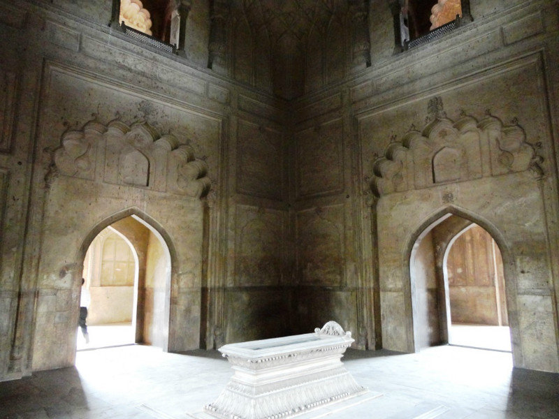Cenotaph - remains of the body in the safdarjung tomb