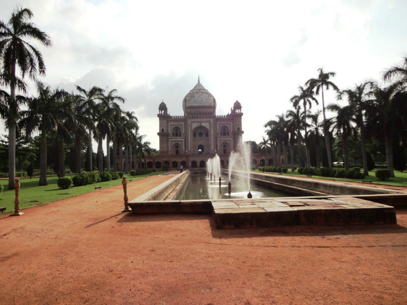 Path to the monument at the Safdarjung
