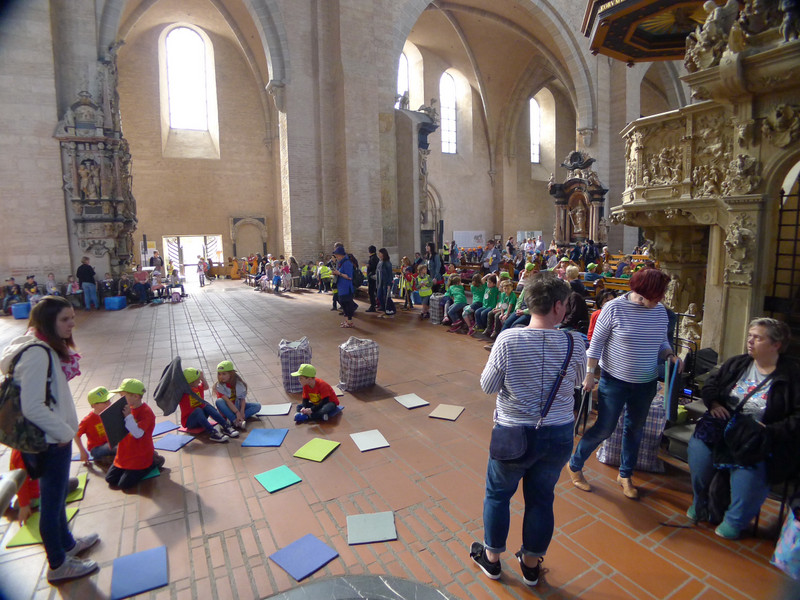 Kids In The Cathedral, Trier