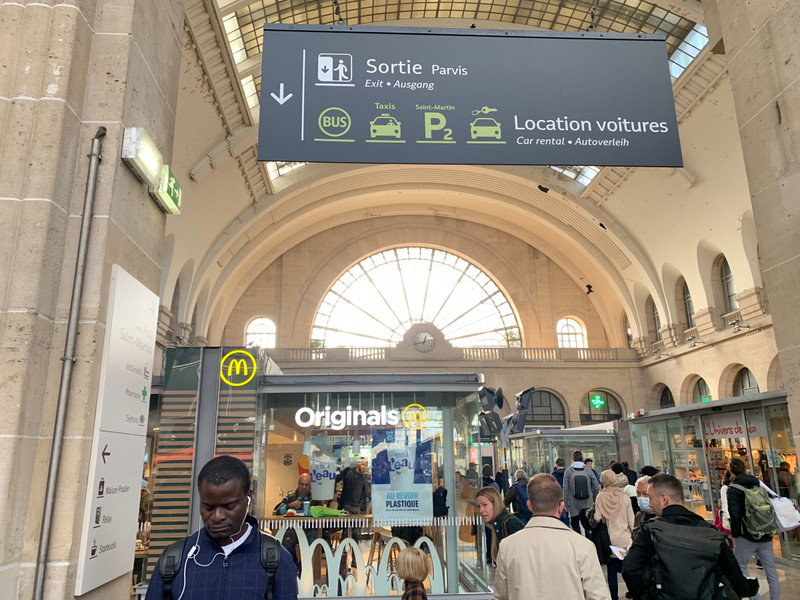 Busy Gare d’Est, Paris 