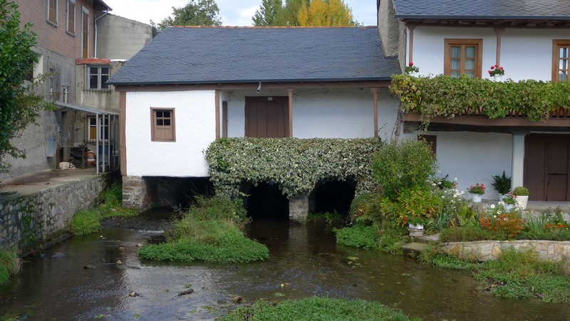 A house with running water.....flowing underneath 