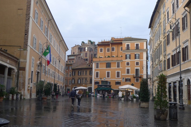 Rain and early morning, well, 9am, leave the Piazzas empty.