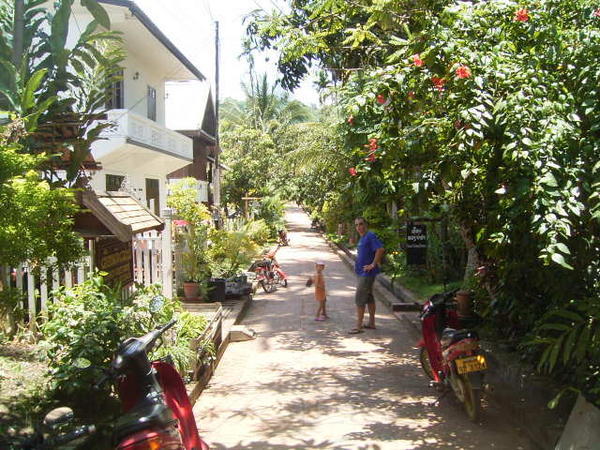 Paths between streets in Luang Prabang