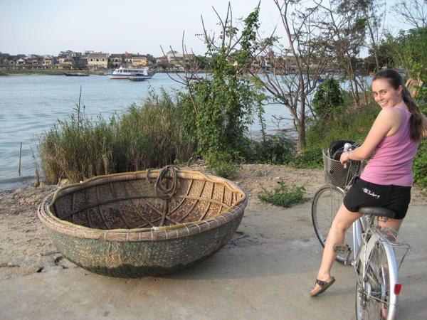 Round basket boat