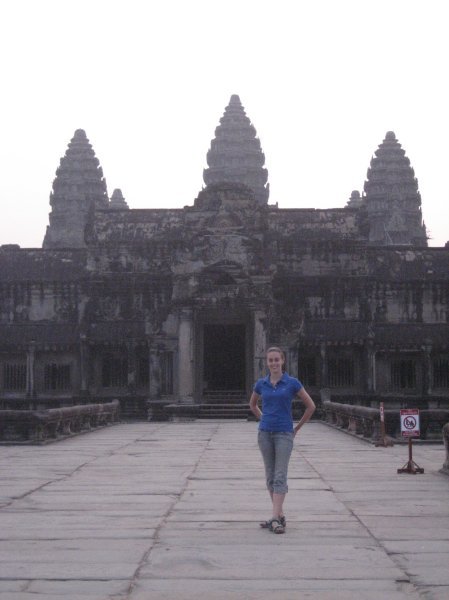 Bianca in front of Angkor Wat