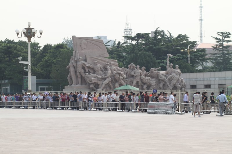 Line to look at Mao, Tiananmen Square