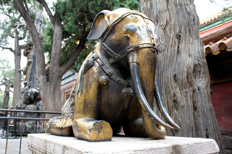 Elephant statue with it's legs at an impossible angle