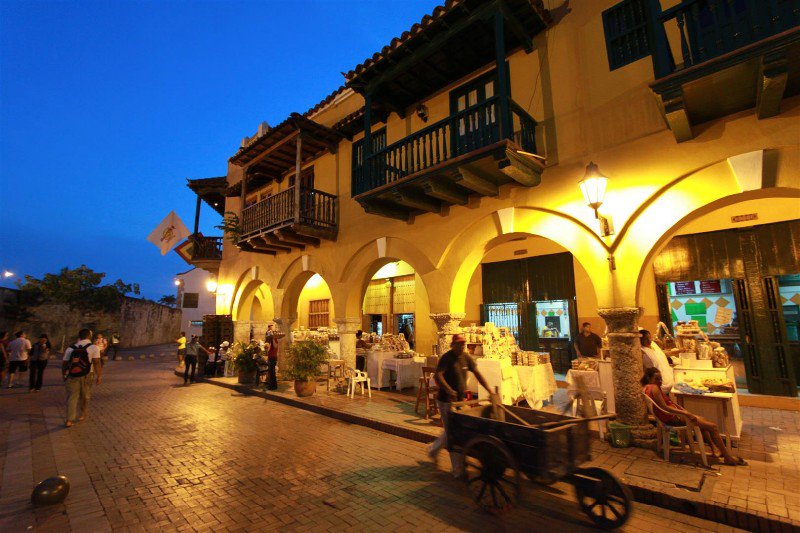 Plaza de los Coches by night