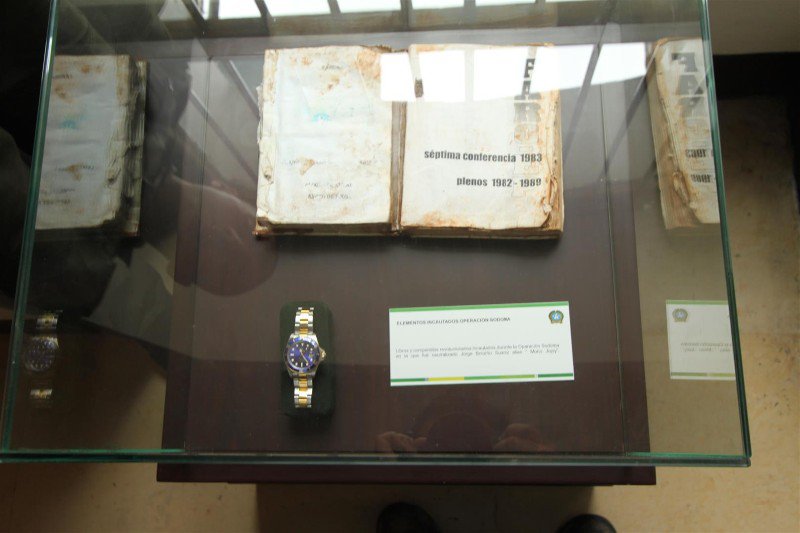 Escobars Rolex and book at Museo Histórico Policia