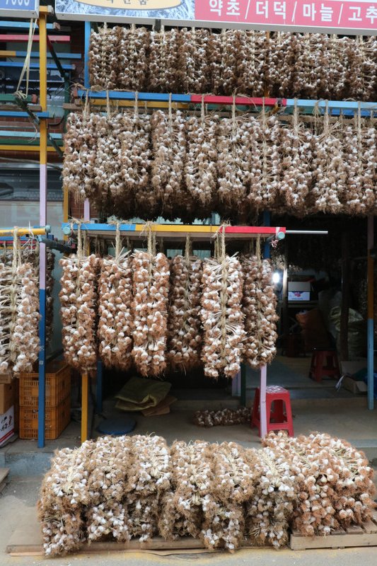Garlic for sale in Danyang market