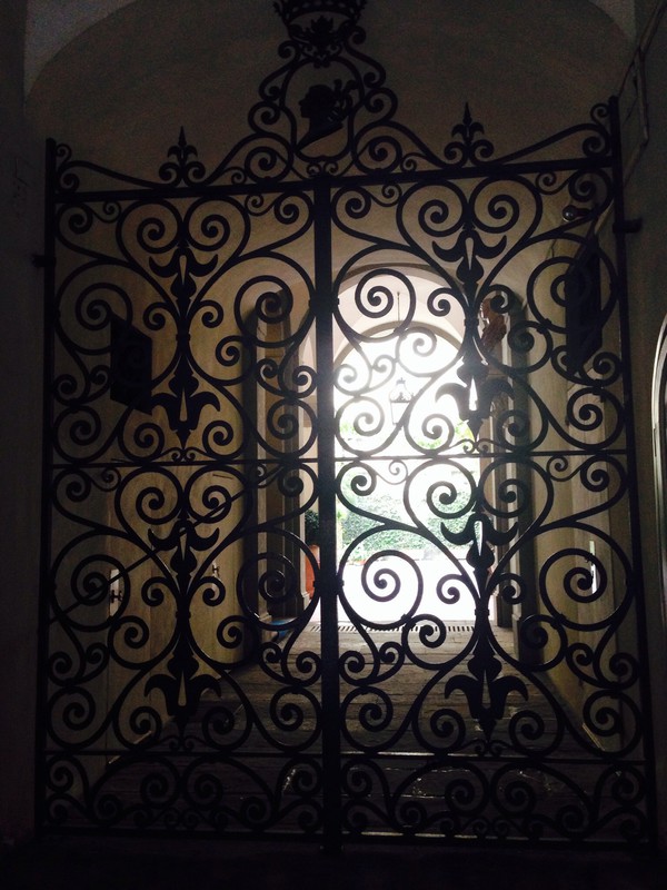 Pretty gate