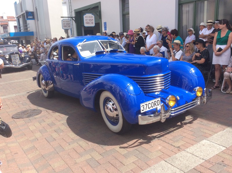 Art Deco car parade