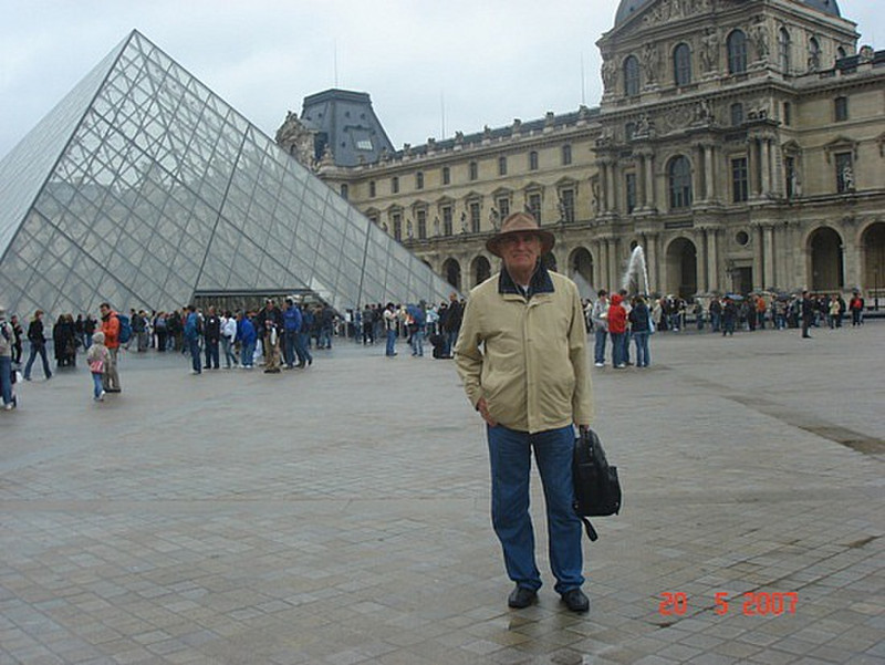 Louvre Bah&ccedil;esinde Indiana Jones