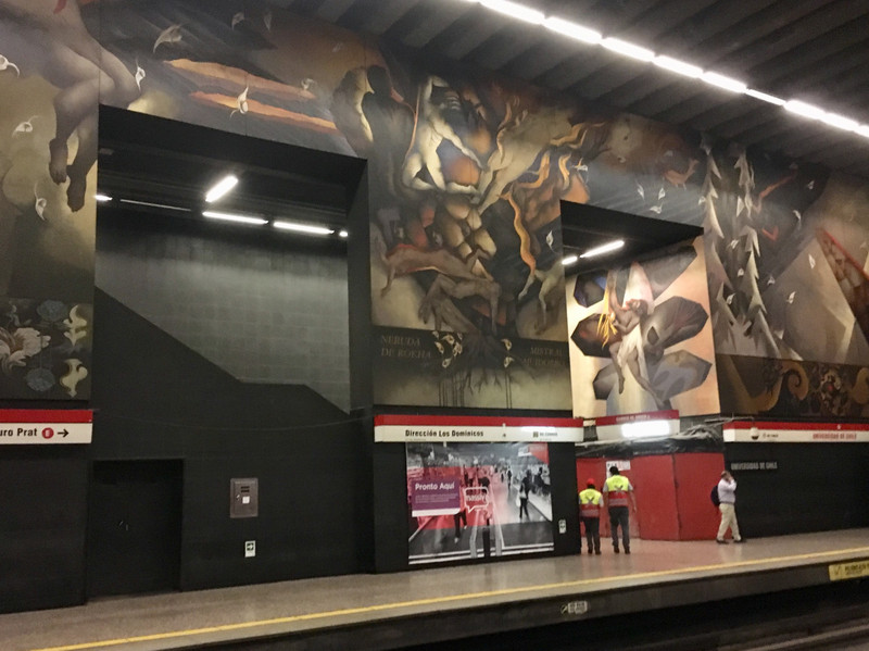 Universidad de Chile Metro Station