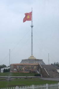 Hiền Lương Bridge Monument