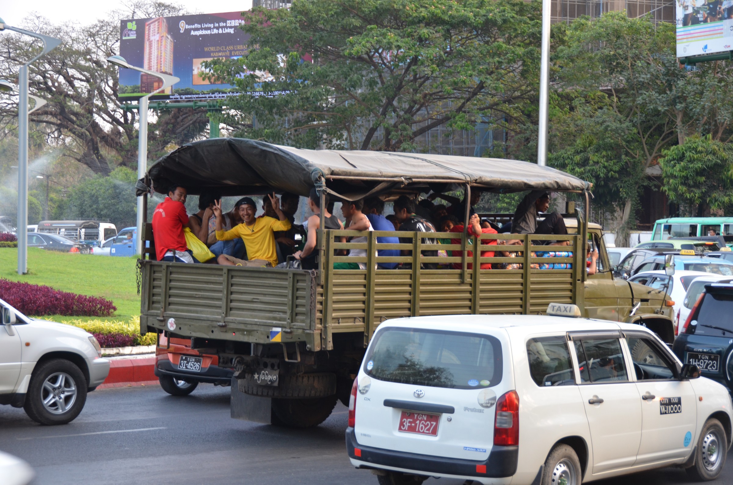 yangon-streetlife-photo