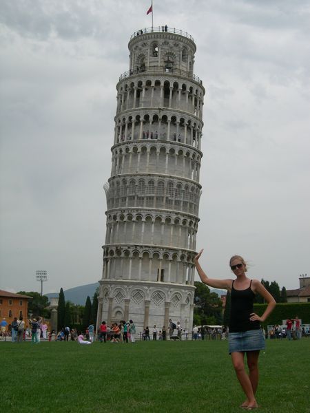 Neetz leaning on the Leaning Tower