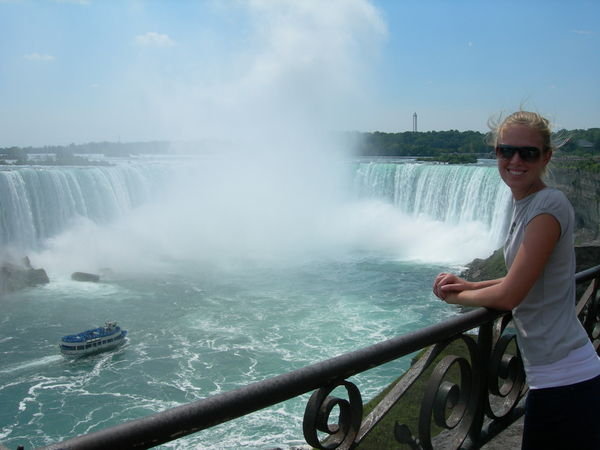 Neetz at Niagara Falls