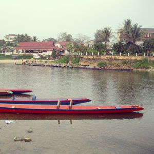 Canoes in Nam Song river