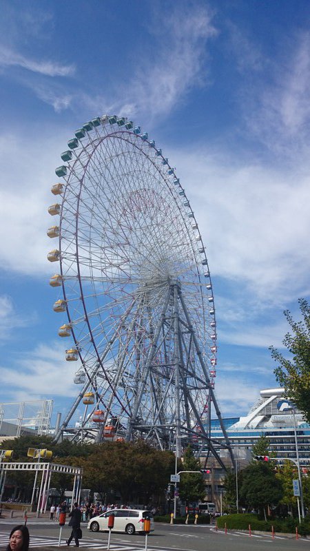 Riesenrad im Osaka Hafen