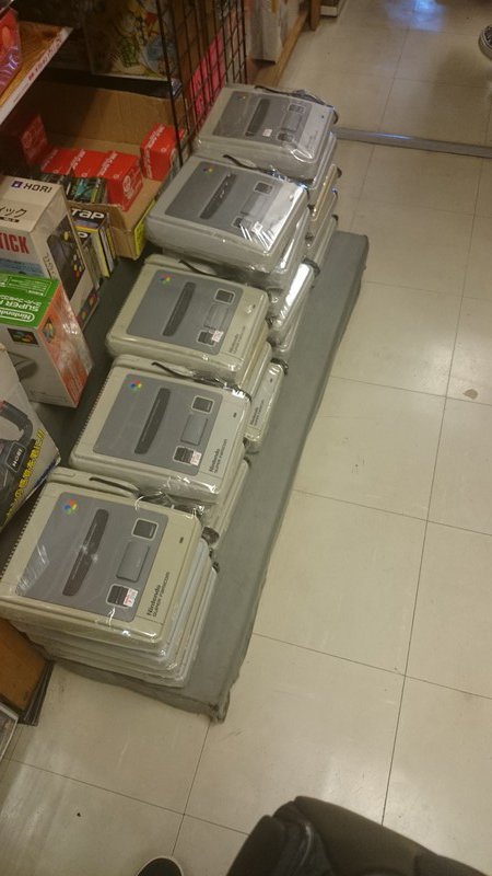 Stapel Super Famicoms (Super Nintendos)