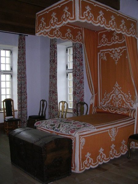 Elegant bedroom 