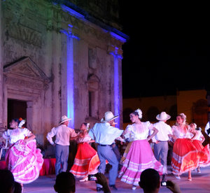 Dancers in the square, Leon