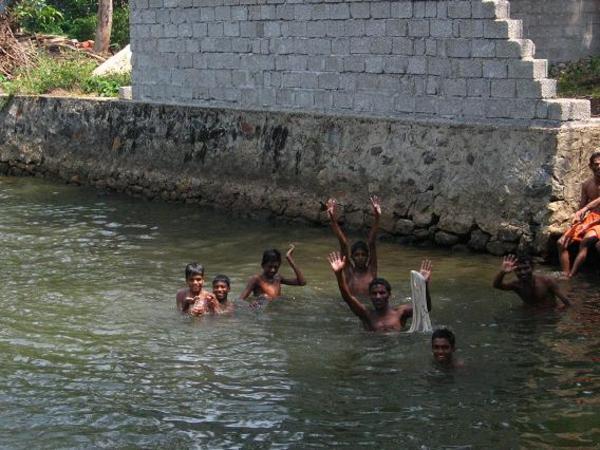 Enfants - Backwaters -