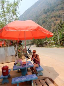 Hélène drinking a refreshing coke in Nong Khiaw 