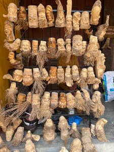 Artisanat, sculpture sur bois de cocotier