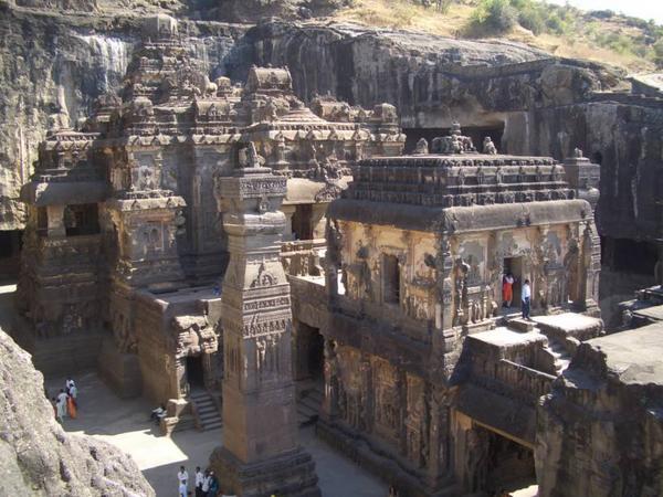 the kailash cave-temple
