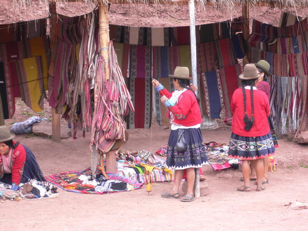 Adean women weaving
