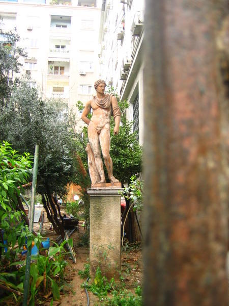 random statue