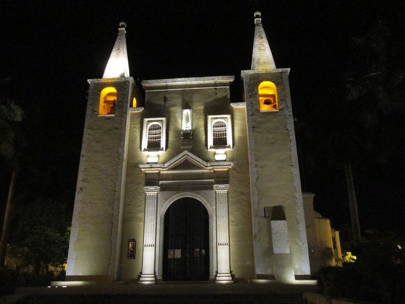 Merida church at night