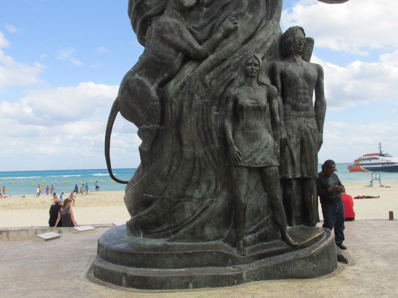 Statue at the Carmen beach