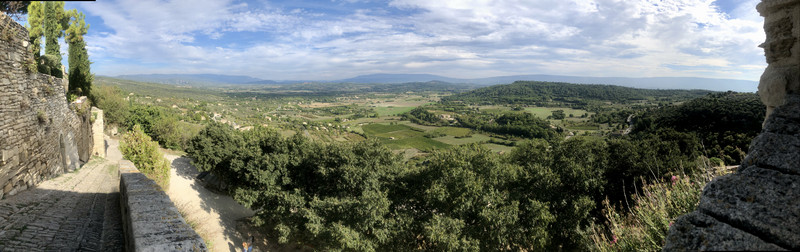 Panoramic photo of valley below Gordes