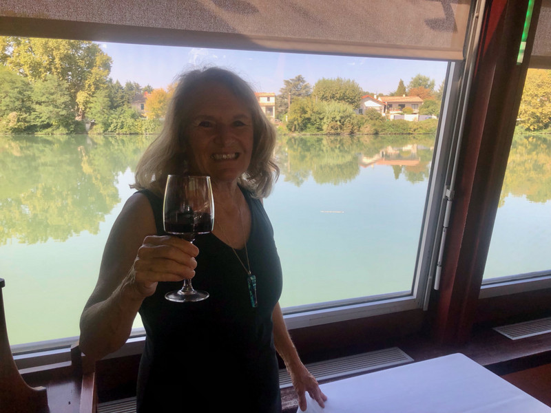 Enjoy wine on lunch cruise 