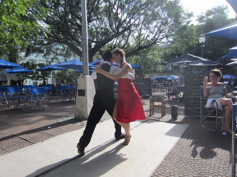 Tango dancers in the Plaza Dorrego
