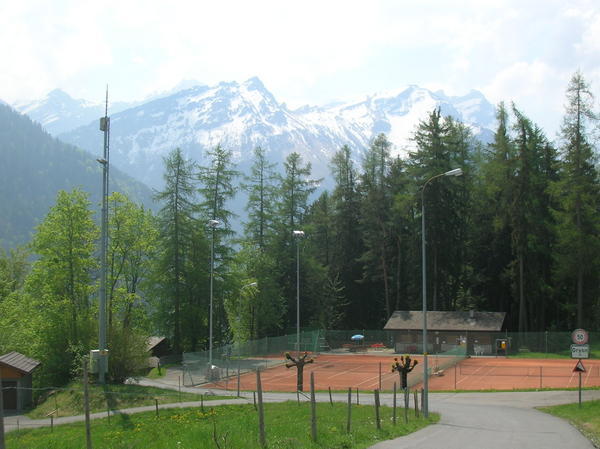 imagine playing tennis there