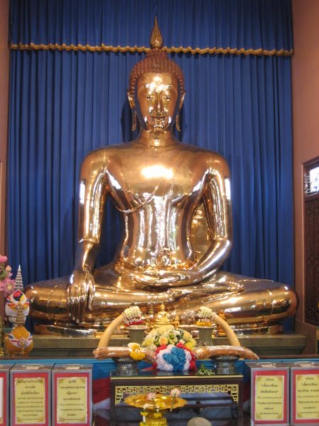 Gold Buddha at Wat Traimit