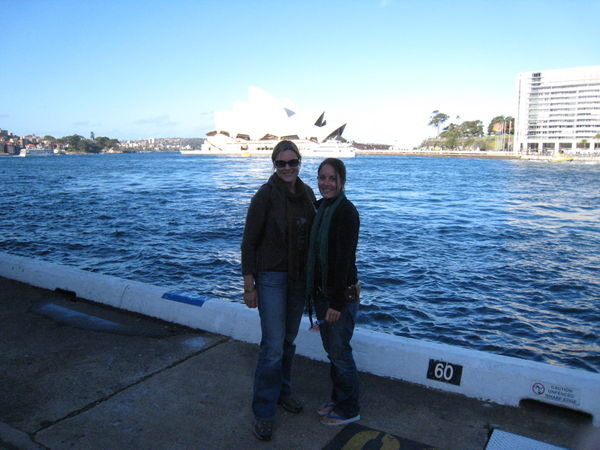 Jen and Kris in front of Sydney opera house