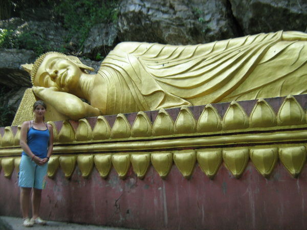 Bex next to the reclining Buddha