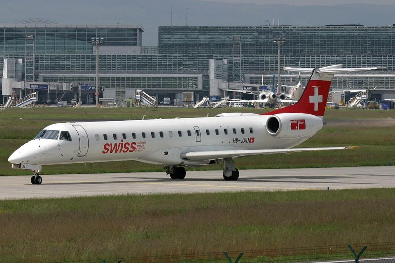 Swiss Embraer 145