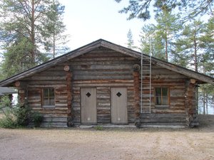 Log cabin accommodation in Akaslompolo.