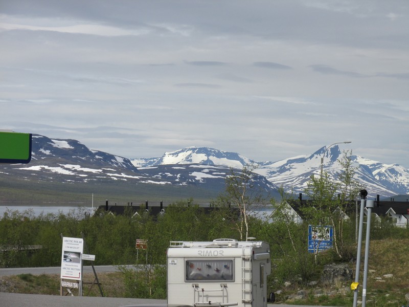 Looking at the mountaisn from Kilpisjärvi.