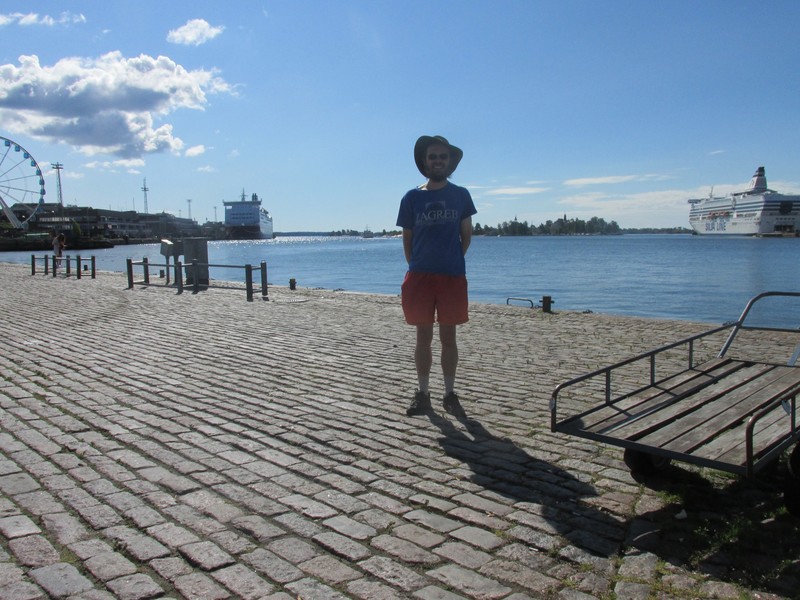 A real summer day at the harbour! You can see the SkyWheel on the left. Also on the left the ferry to Tallinn, on the right the one to Stockholm. (Photo by Zachary)