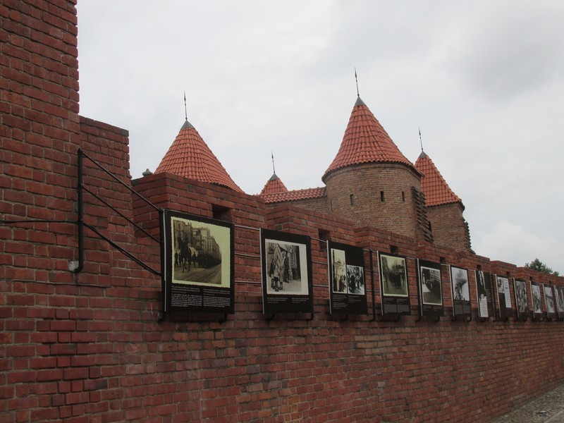 The Old Town Wall, with exhibition about Warsaw in WW2.