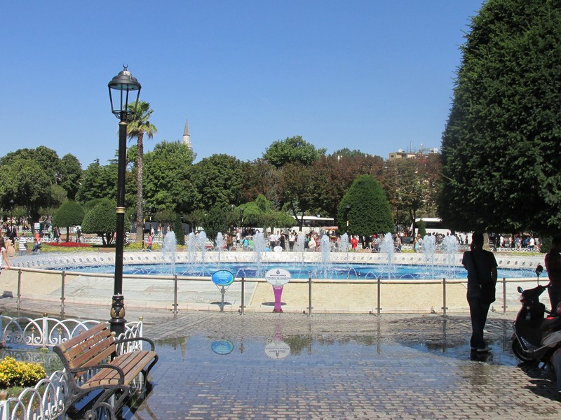 The park and fountain in Sultanahmet.