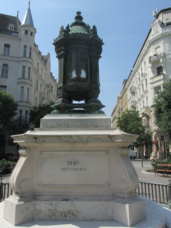 The Lajos Batthyány memorial.