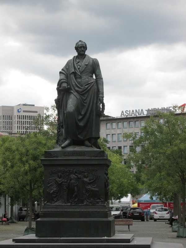 Statue of Goethe in Frankfurt.